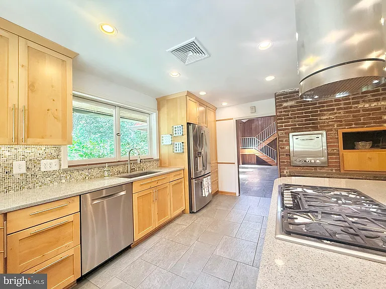 6819 Selkirk Dr — Photo 53