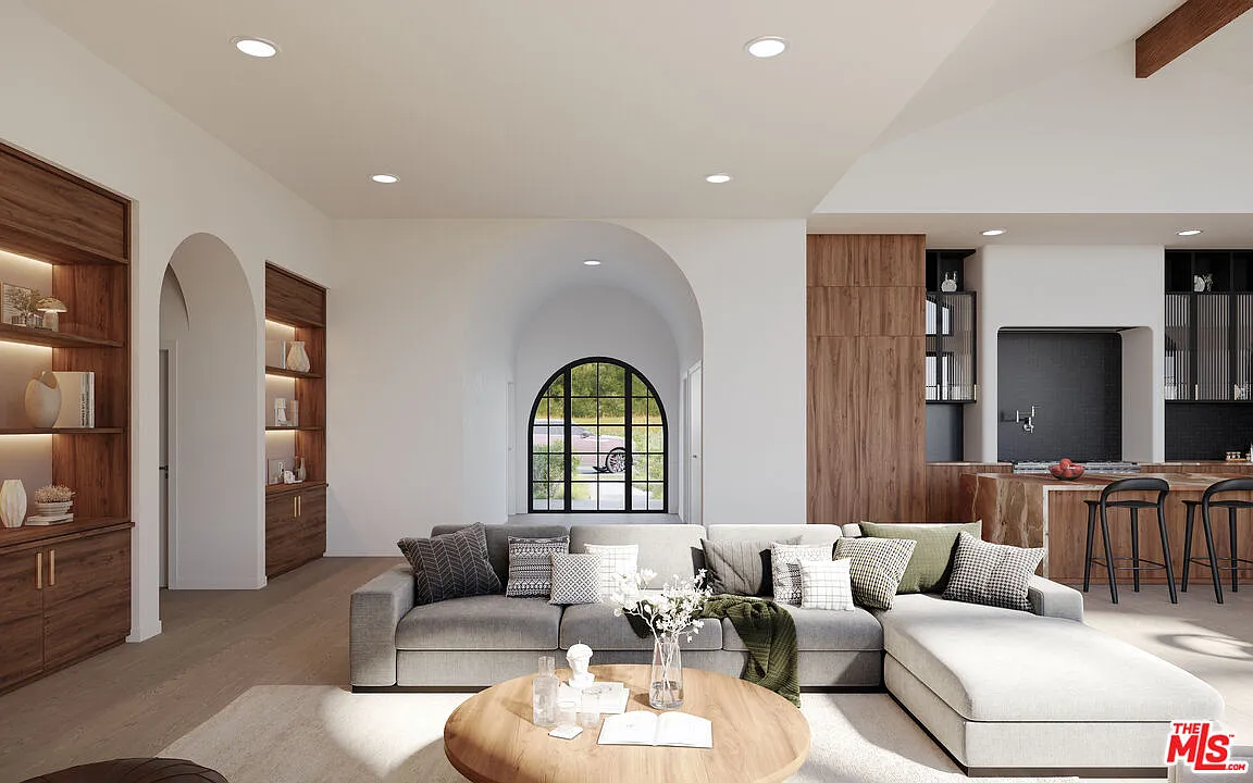 5 bed, 4.5 bath, 4177 sqft, $40,000 — Photo 3