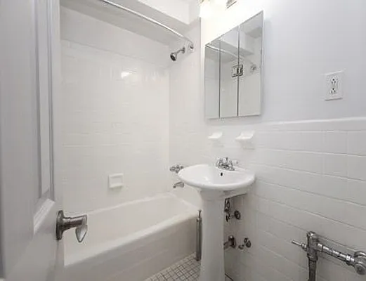 Rented by SW Queens Mezzanine | media 1