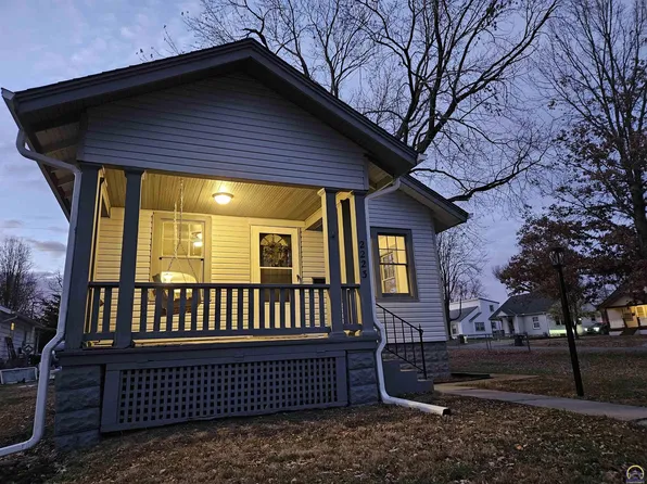 2223 SW Kensington Ct, Topeka, KS 66606