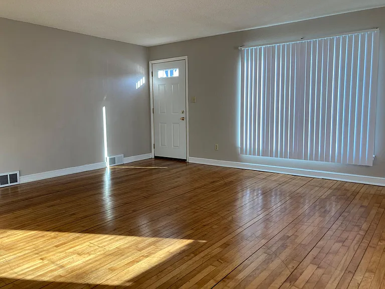 741 Rose Ave E #1 — Photo 3
