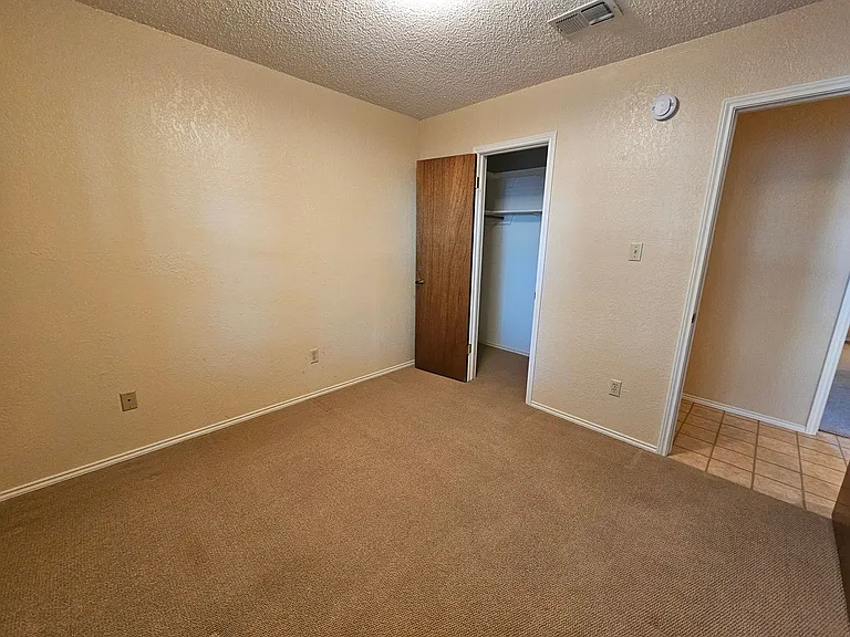 400 Hallmark Dr — Photo 25