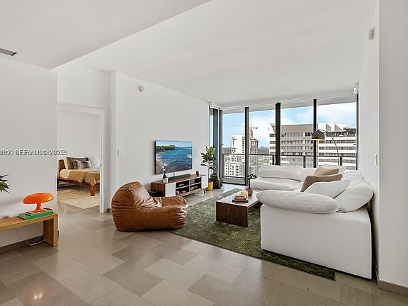 5th image of 88 SW 7th St APT 1710