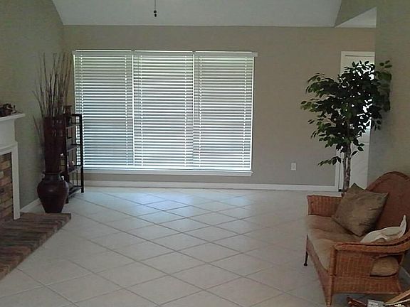 5th image of 17911 Holly Forest Dr