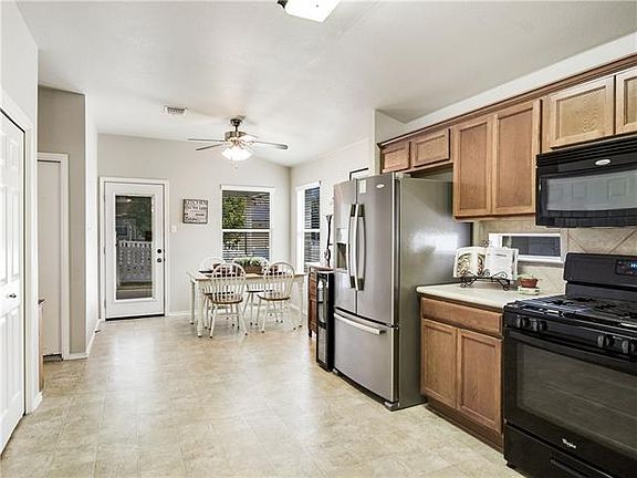 5th image of 212 Yucca House Dr