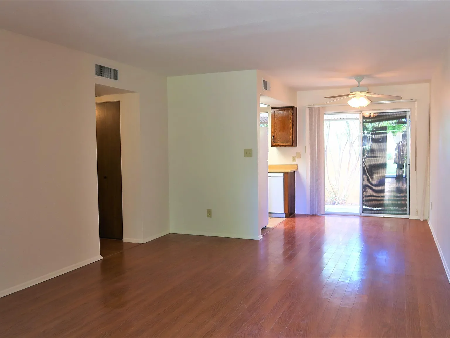 2 bed, 980 sqft, $1,400 — Photo 4