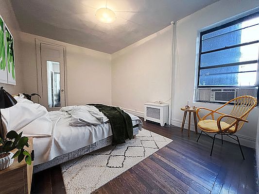 4th image of 160 Claremont Ave APT 3C