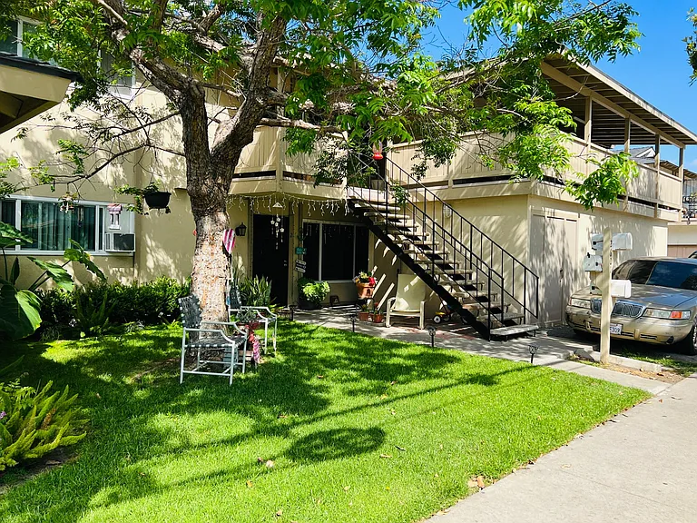 2601 W Orion Ave — Photo 30