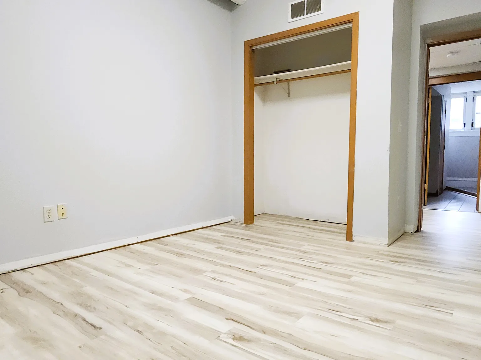 5 bed, 1500 sqft, $1,875 — Photo 3