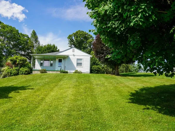 142 Washington Ave, Crab Orchard, WV 25827