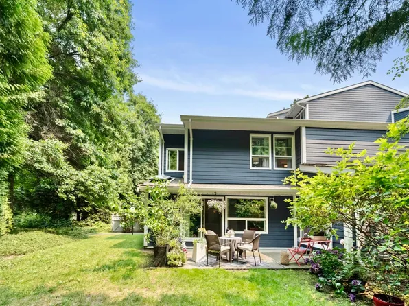 9101 Forest Grove Dr #30, Burnaby, BC V5A 3Z5