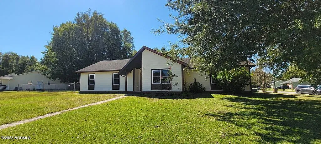 3 bed, 2.0 bath, 1340 sqft, $1,495 — Photo 4