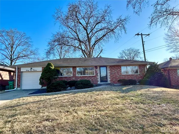 6112 Deerwood Dr, Saint Louis, MO 63123