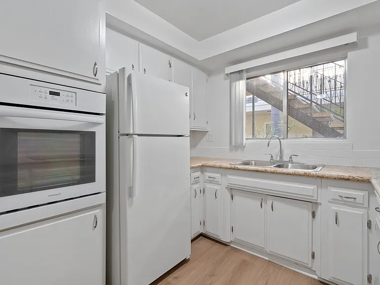 3125 W Adams Blvd #3 — Photo 8