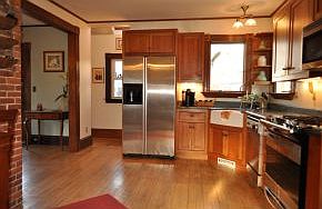 4th image of 151 Elwyn Ave