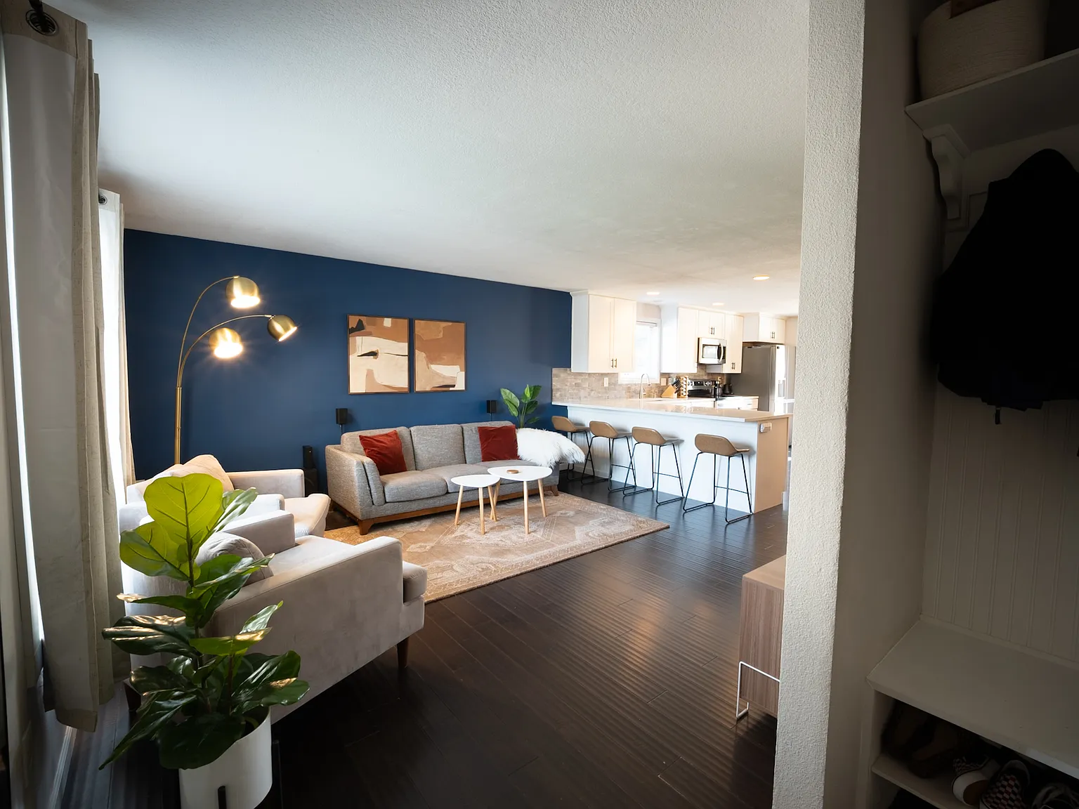 3 bed, 1076 sqft, $2,450 — Photo 3