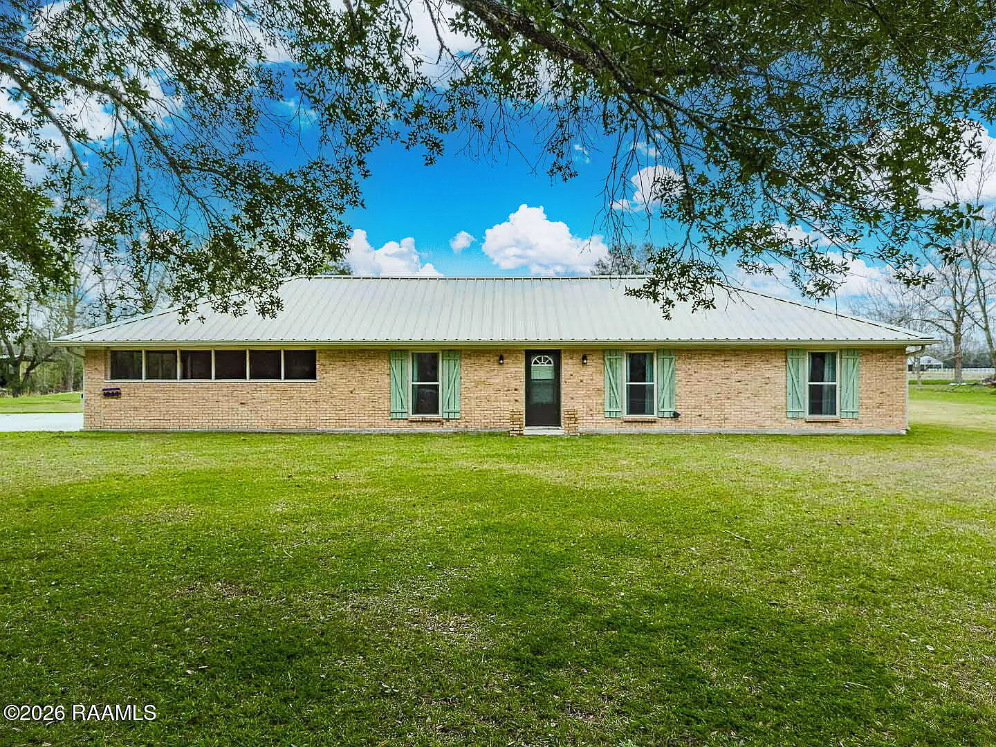 3 bed, 2.0 bath, 1637 sqft, $2,000 — Photo 1