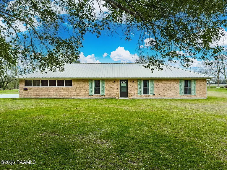 1055 Eddie Ray Rd — Photo 1
