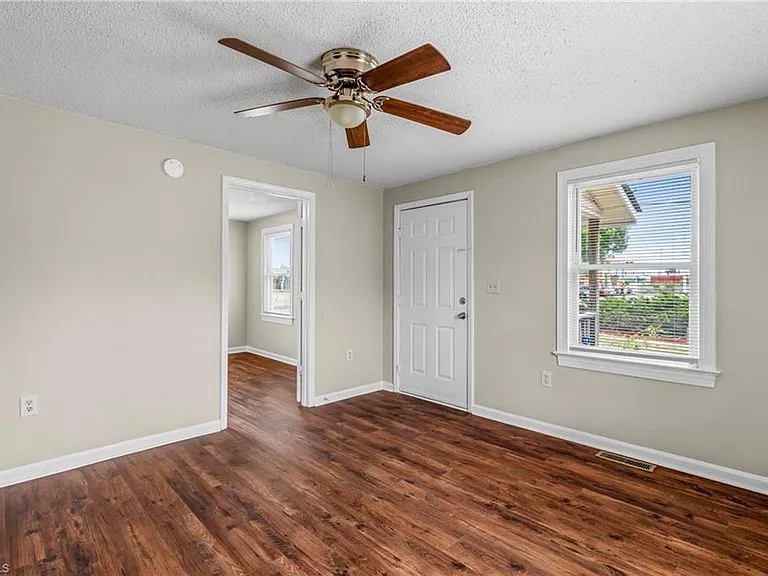 104 S Raleigh St — Photo 7