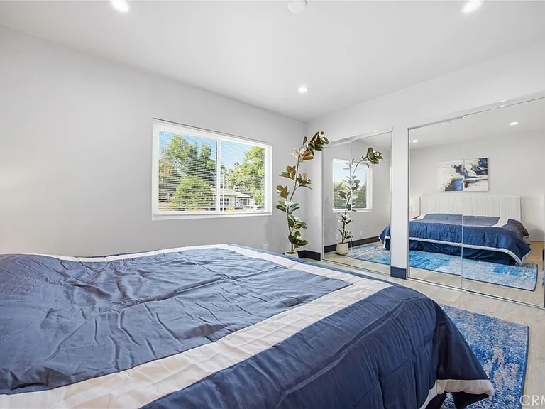 17660 Martha St — Photo 15