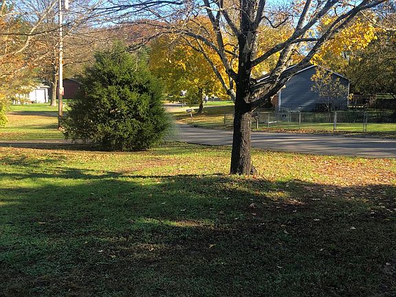 2nd image of 3117 Deer Lake Dr