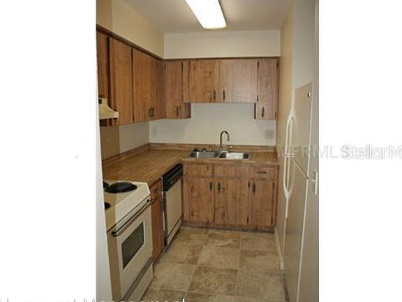 4th image of 1016 E Jackson St