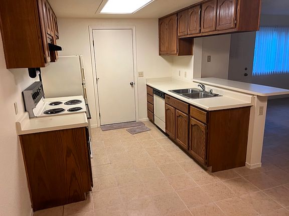 5th image of 6133 Sunshine Ave