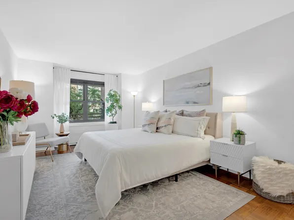 360 East 72nd Street image 6 of 13