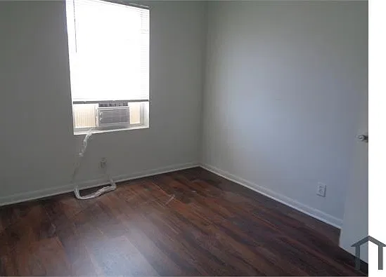 3 bed, 900 sqft, $2,400 — Photo 3