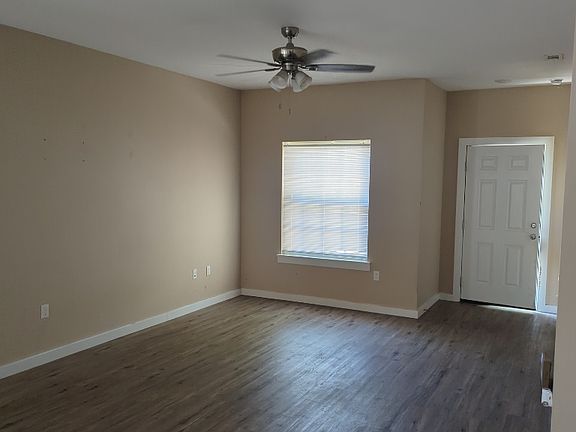 607 Williams Ave - Living Room _05142024