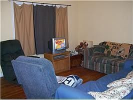 2nd image of 914 E Hoffman Ave