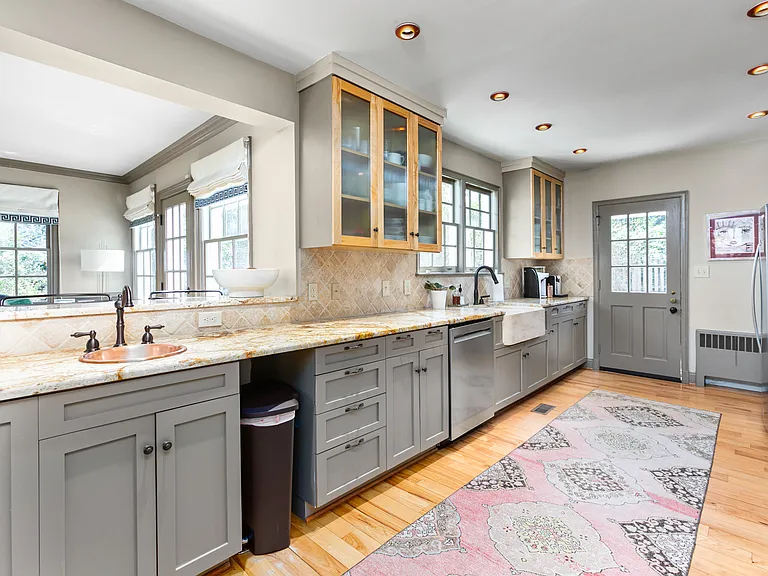 203 Elmwood Dr — Photo 9