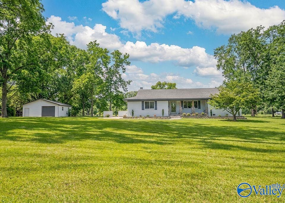 1st image of 3270 Hall Dr