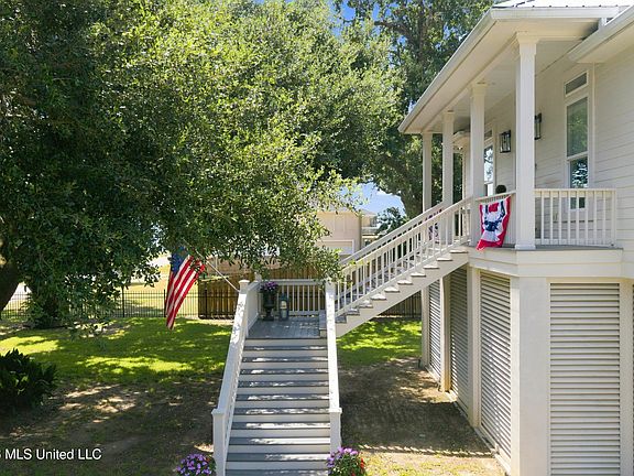 5th image of 125 Terrace Ave