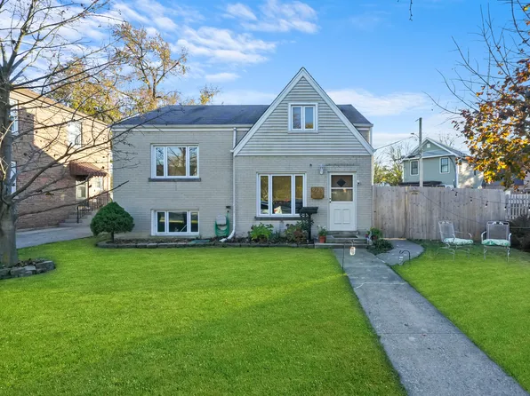 9325 Jackson Ave, Brookfield, IL 60513