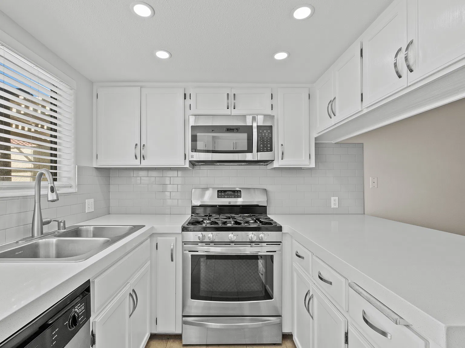 3 bed, 1288 sqft, $2,650 — Photo 3