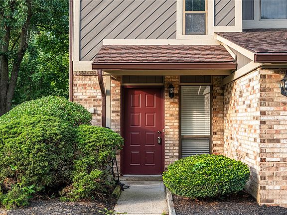 4th image of 696 Hidden Valley Ct