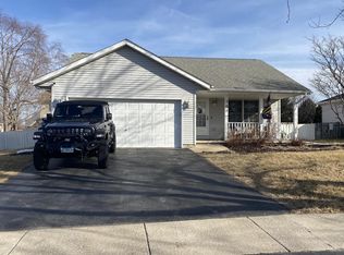 705 Cedar Ln, Genoa, IL 60135