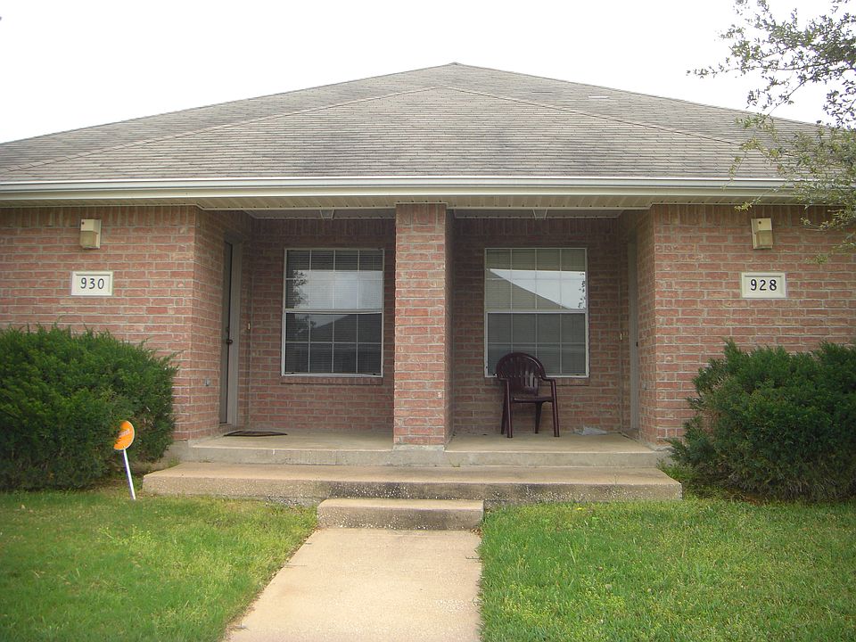1st image of 930 Crepe Myrtle St