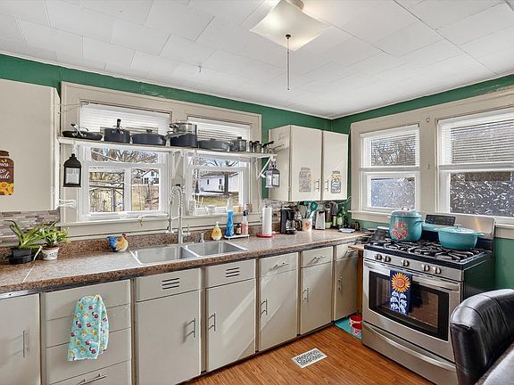 2nd image of 134 Prairie St