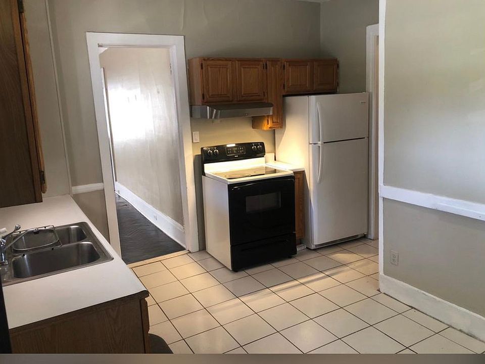 Eat in kitchen