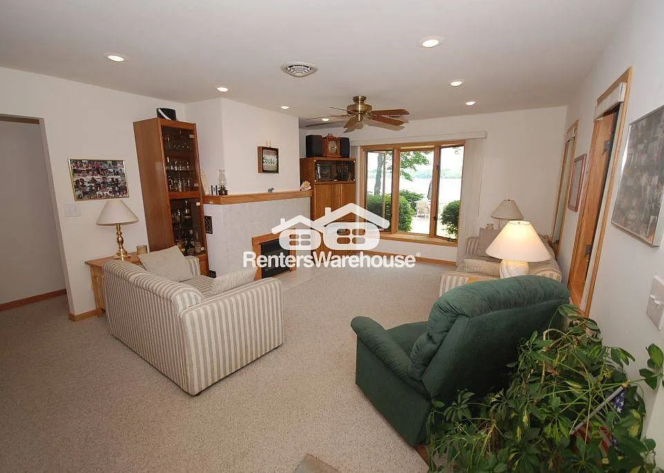 2310 N Lake Dr