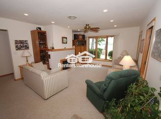 2310 N Lake Dr, Oconomowoc, WI 53066