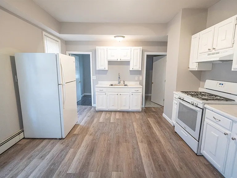 421 Ferry St #1 — Photo 2
