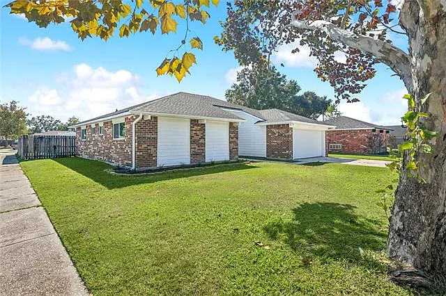 109 Meredith Dr — Photo 2