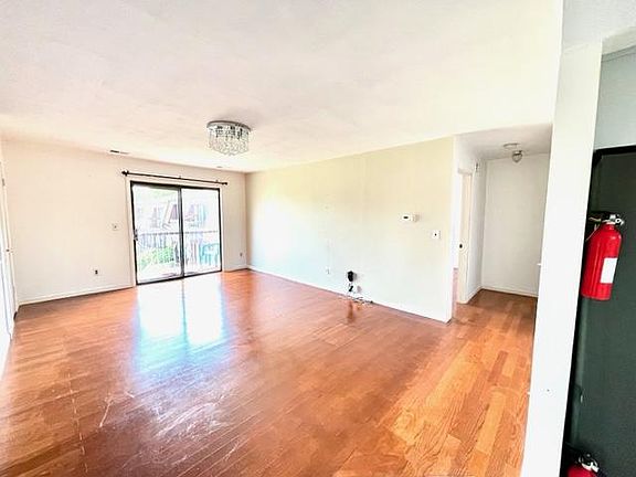 2nd image of 1310 N Oaks Blvd