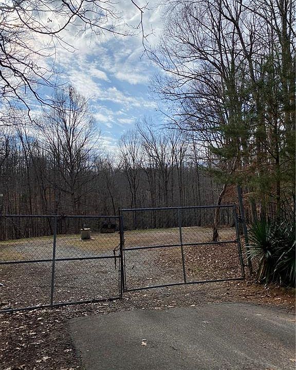 2nd image of 174 Windbluff Ct