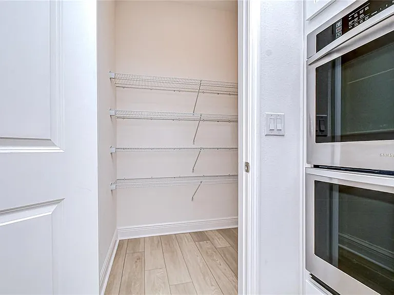 10027 Dolphin Gull Cir — Photo 32