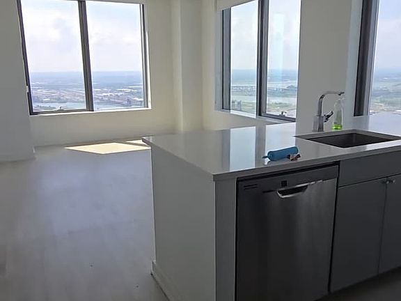 4th image of 605 Pavonia Ave APT 6402