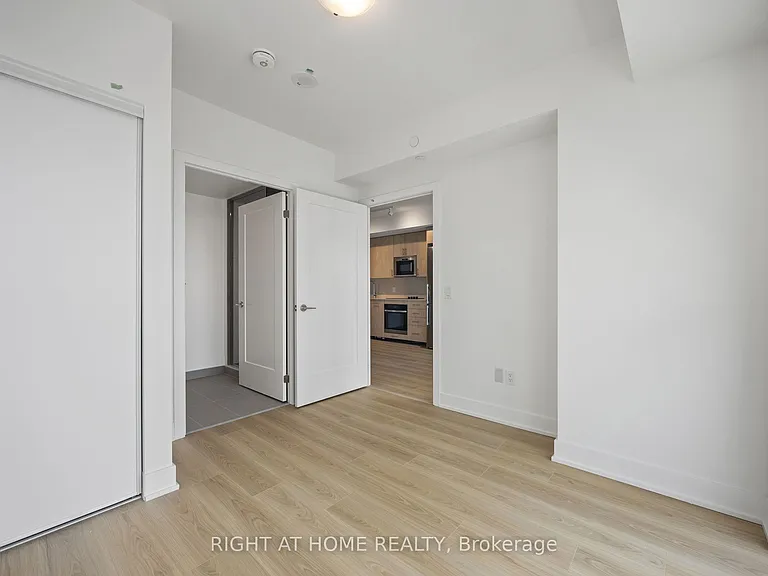2545 Simcoe St N #2211 — Photo 12